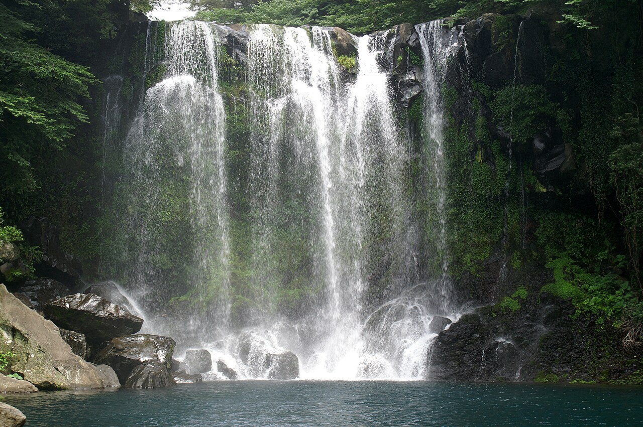 Cheonjeyeon Falls